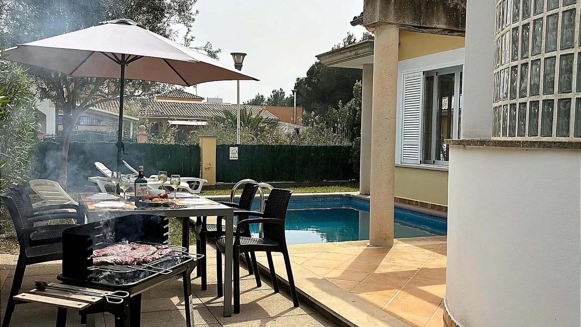 Villa Estel Chalet Mit Pool Im Garten Playa de Muro  Spain