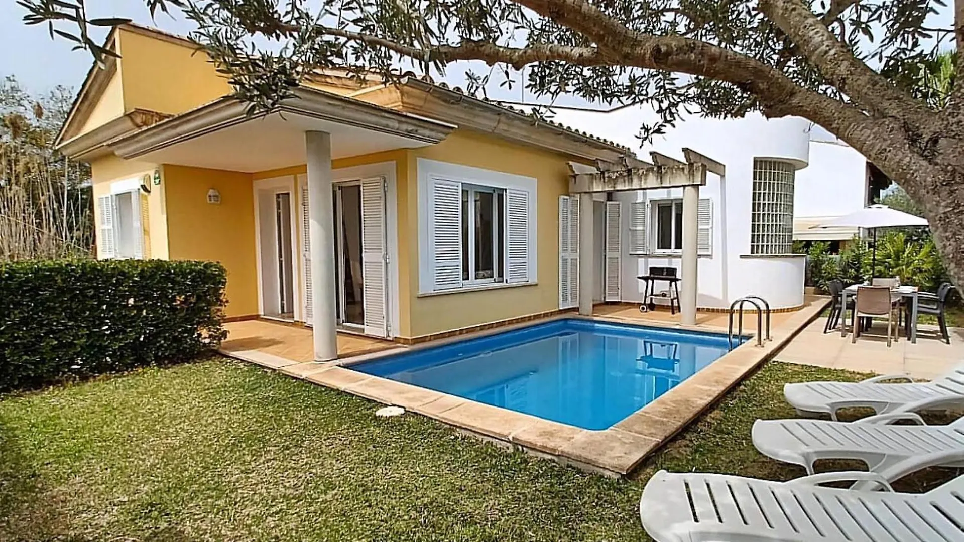Villa Estel Chalet Mit Pool Im Garten Playa de Muro  Holiday home