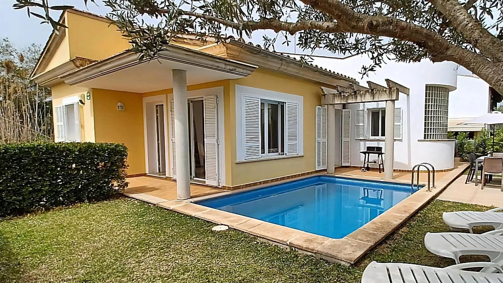 Villa Estel Chalet Mit Pool Im Garten contacts